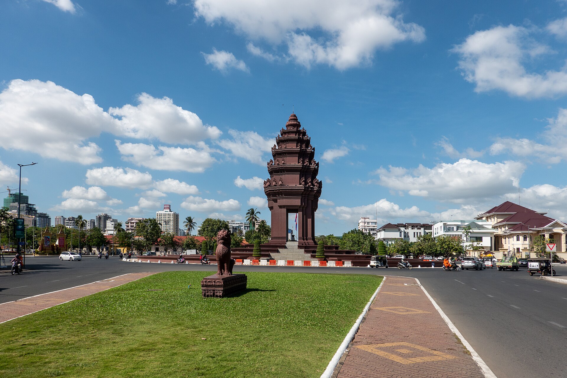 Independence Monument and surrounding roads in Phnom Penh